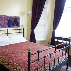 Spadina 11 Guest house