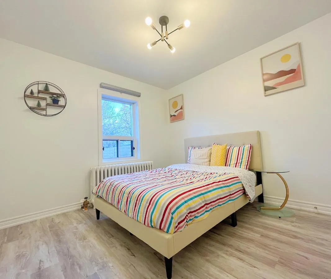 2B With Parking, 10Km To Toronto Downtown Hotel Canada