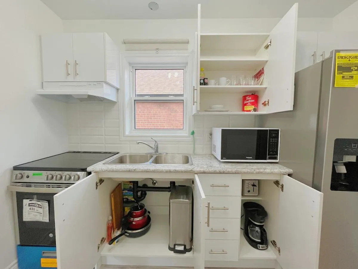 Guest house 2B With Parking, 10Km To Toronto Downtown Hotel