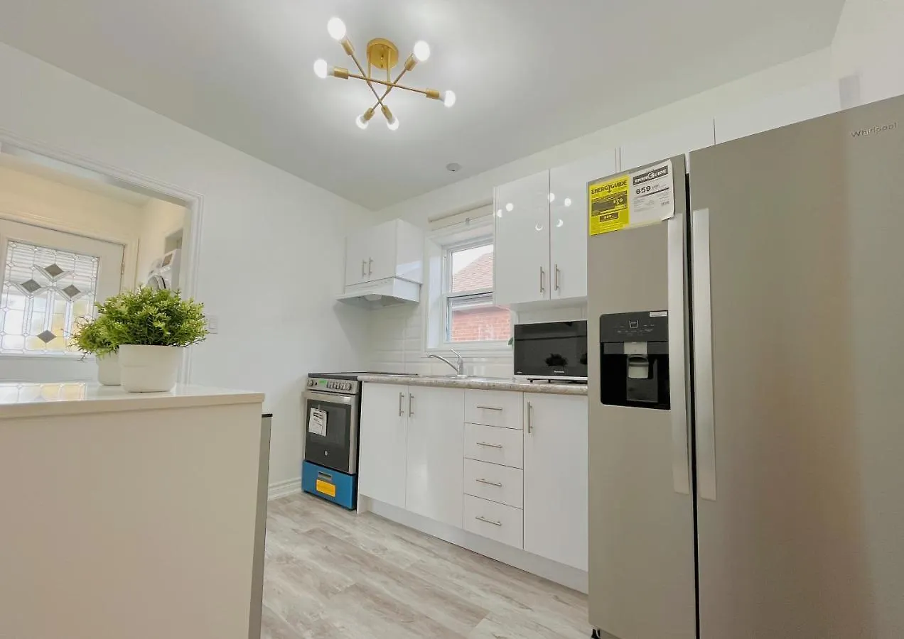 2B With Parking, 10Km To Toronto Downtown Hotel