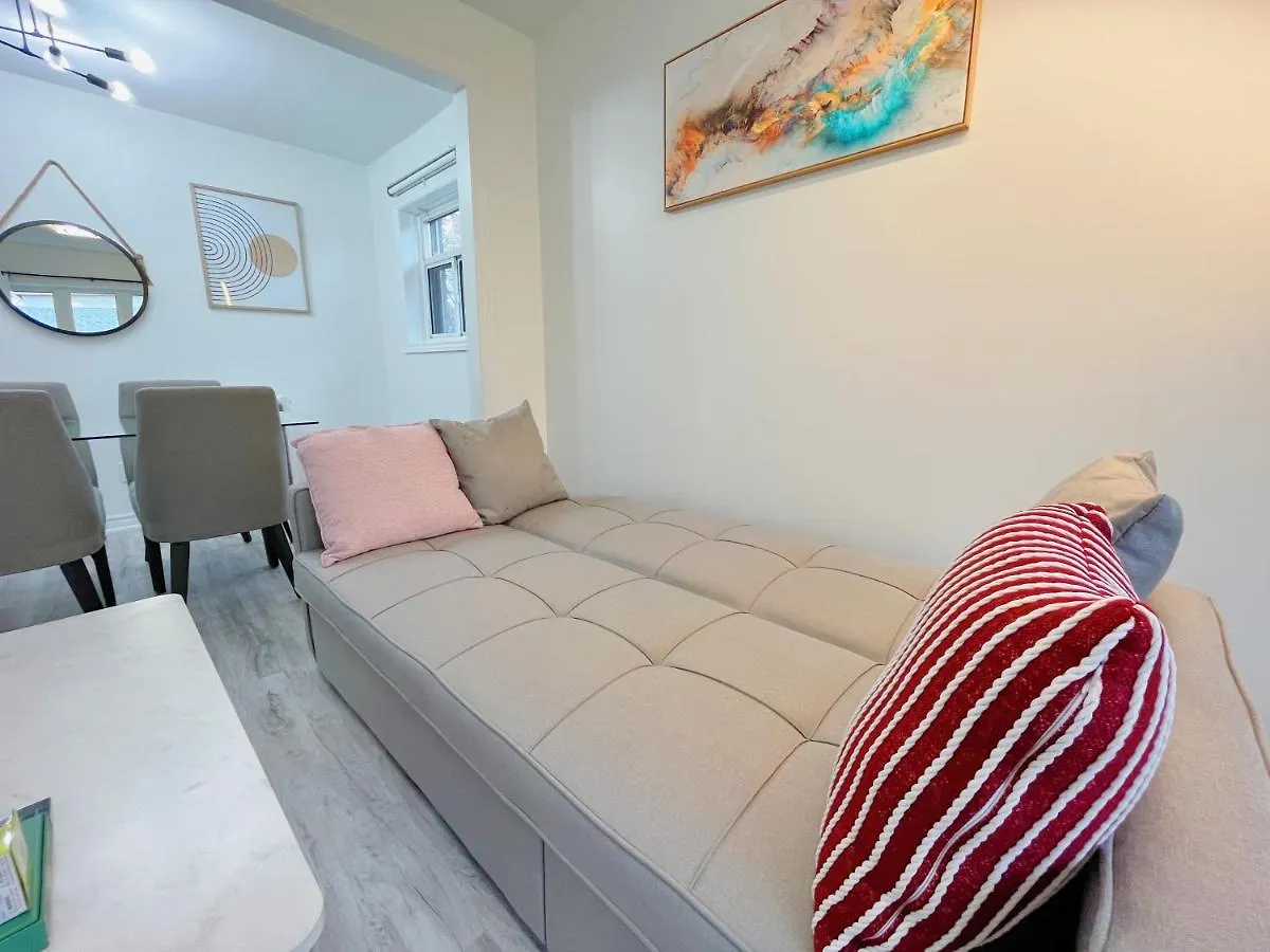 Guest house 2B With Parking, 10Km To Toronto Downtown Hotel Canada